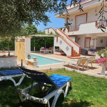 Alojamento de Acomodação e Pequeno-almoço Anastasia Villas-b&b Lido Signorino